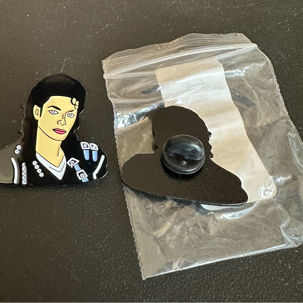 Michael Jackson pen and keychain
